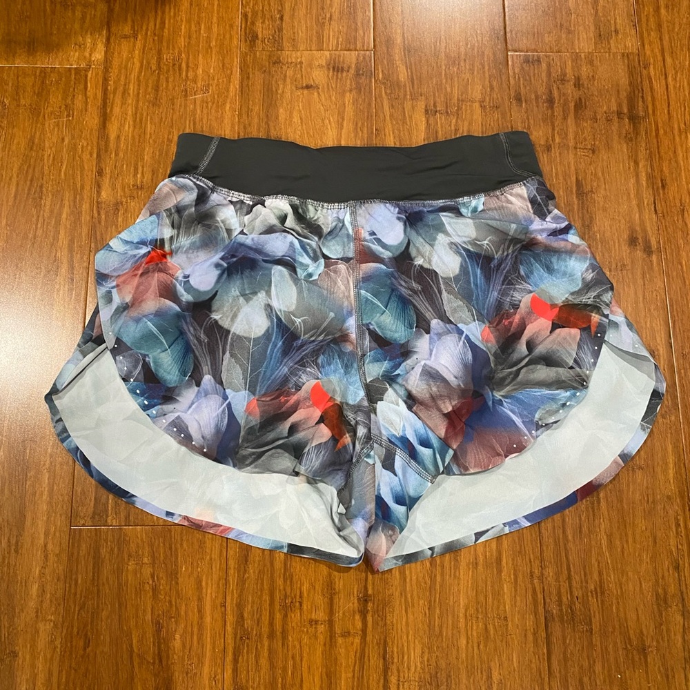 Women’s Lululemon Shorts 3”